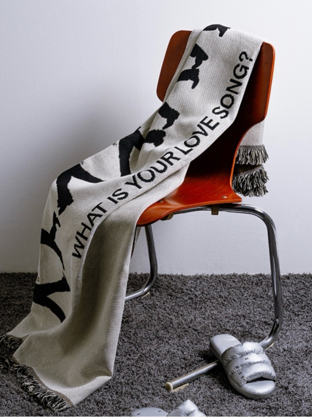 BTS Arirang Merch - Blanket / Accessory Rug - Picture 3 of 6